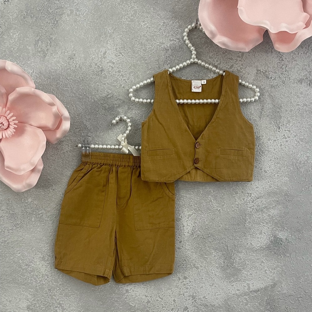 Girl’s set (vest and shorts)